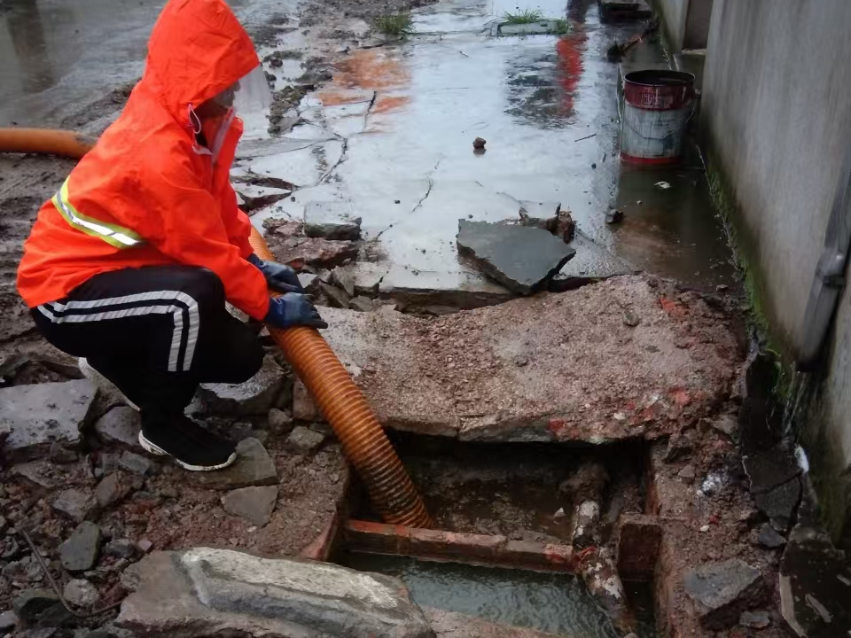 扎赉诺尔专业清理污水池 炜誉市政以规范流程守护城市 “肠道”