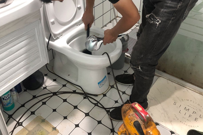 扎赉诺尔马桶堵塞自己疏通还是找师傅?专业上门服务让你省时更省心